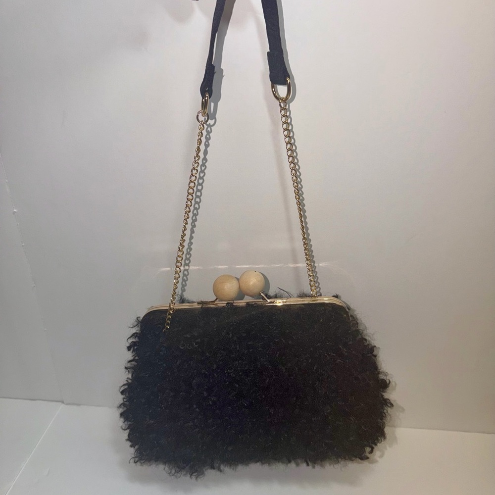 Elegant Black Shoulder Bag‎ with Gold Chain Unbillion